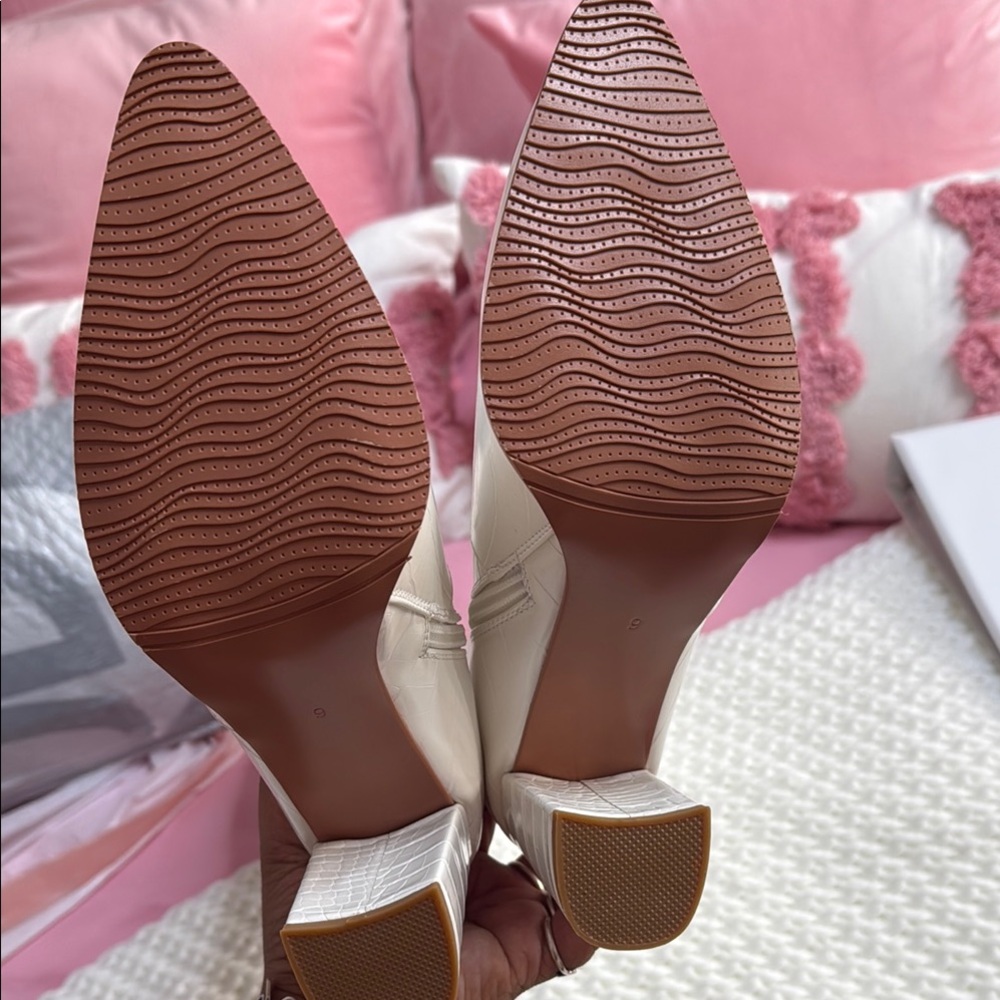 High Boots - Picture 7 of 7